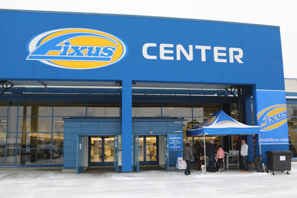 Fixus Center Seinäjoki palvelee sekä varaosamyynnin että korjaamon asiakkaita 
